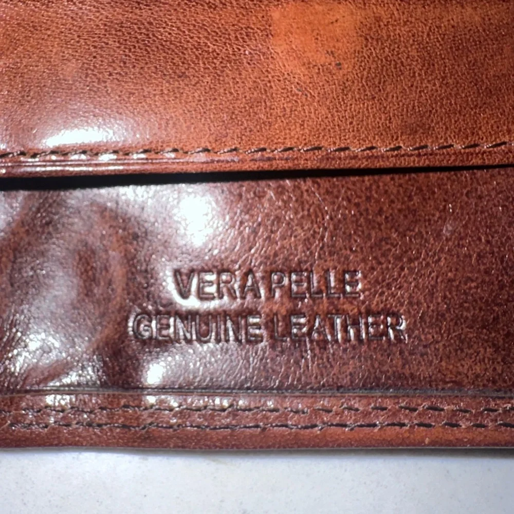 Vera Pelle Men’s Brown Leather Bi-Fold Wallet